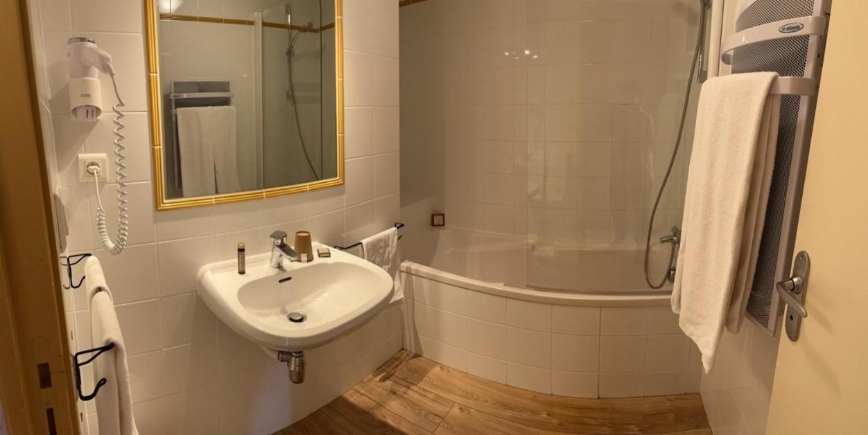 Logis Auberge Du Fel Le Fel Zewnętrze zdjęcie